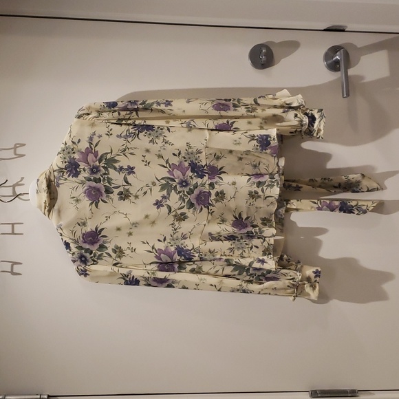 Ruffled Blouse - M - Picture 7 of 8